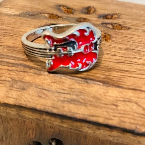 Silver & Red Guitar Design Fashionable Ring Size 7.5 - Picture 3 of 6